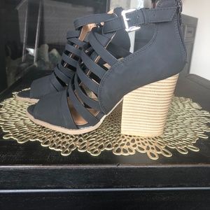 New Cute Black heeled Sandals size 7